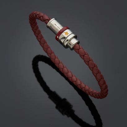 MONTBLANC.
Bracelet en cuir couleur lie-de-vin...