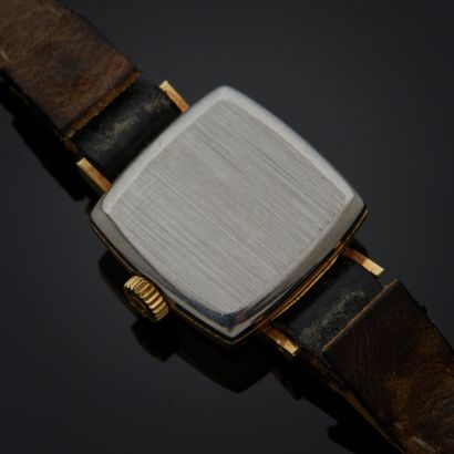 OMEGA.
Montre bracelet, boîtier carré curvex...