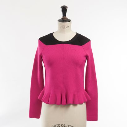 SONIA RYKIEL. 
Pull de couleur rose et noir...