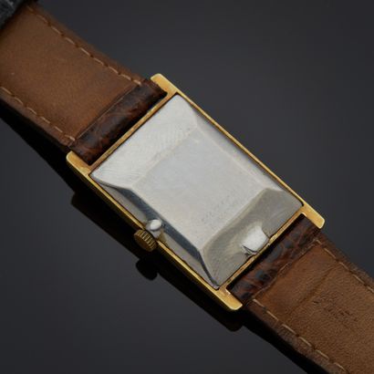 UNIVERSAL Genève.
Montre bracelet en acier...