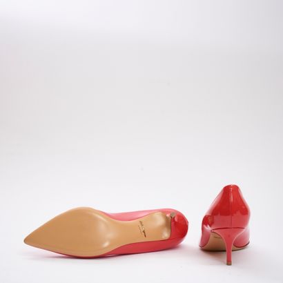 SALVATORE FERRAGAMO.
Paire d'escarpins en...