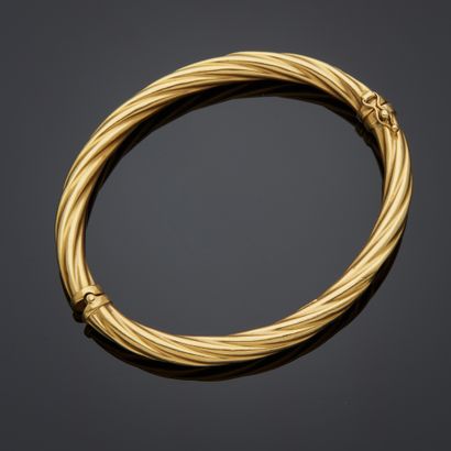 Bracelet jonc rigide en or jaune 18k torsadé,...