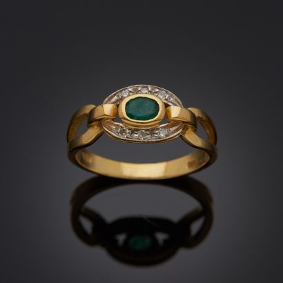Bague en or jaune 18k sertie d'une émeraude...
