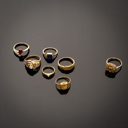Ensemble de six bagues en or jaune 18k, serties...
