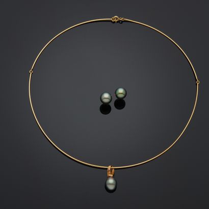 Parure en or jaune 18k comprenant : 
- une...