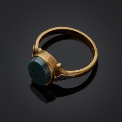 Bague en or 18k trois tons présentant une...