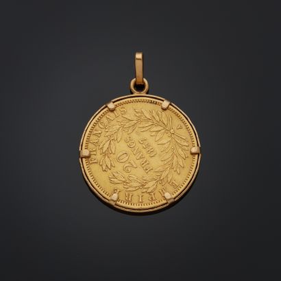 Pendentif en or jaune 18k présentant une...