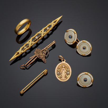 Ensemble de bijoux en or jaune 18k comprenant...