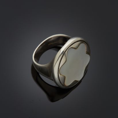 MONTBLANC.
Bague en argent 925 millièmes,...
