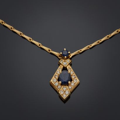 Collier en or jaune 18k, pendentif serti...