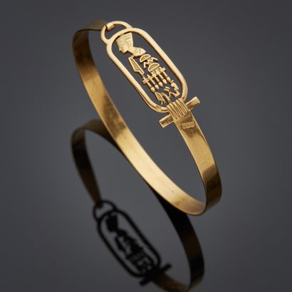 Bracelet en or jaune 18k figurant un cartouche...