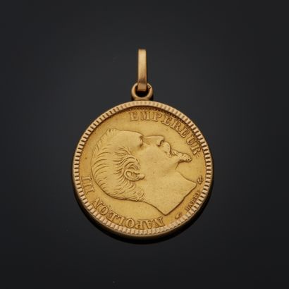 Pendentif en or jaune 18k présentant une...