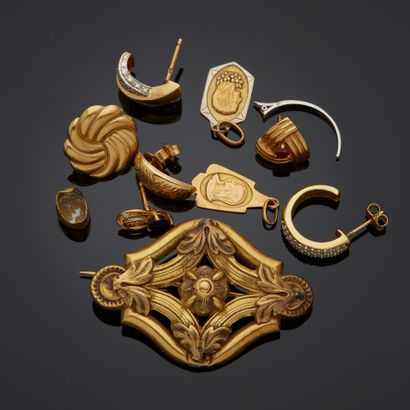 Ensemble de petits bijoux en or jaune et...