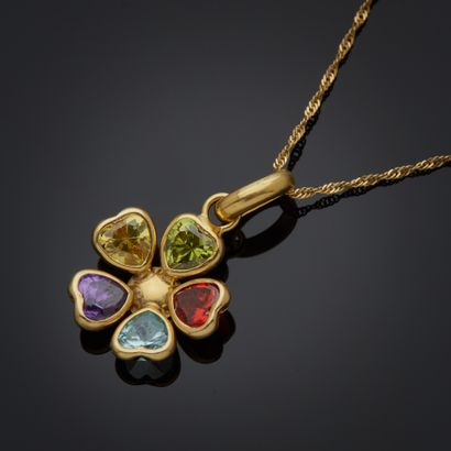 Pendentif fleur en or jaune 18k, ses pétales...