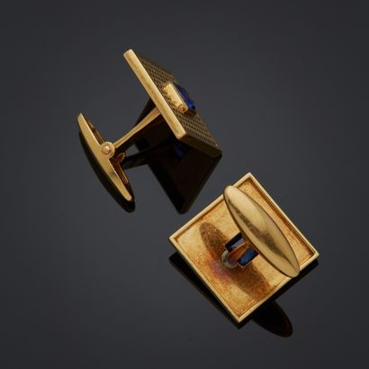 Paire de boutons de manchettes en or jaune...