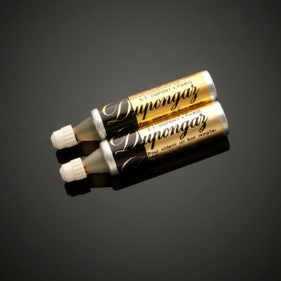 ST DUPONT.
Briquet en métal doré guilloché.
Acheté...