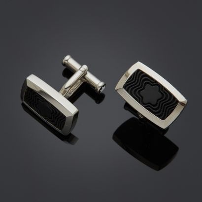 MONTBLANC.
Paire de boutons de manchette...