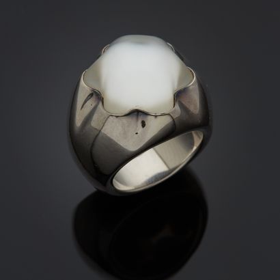 MONTBLANC.
Bague bombée en argent 925 millièmes,...