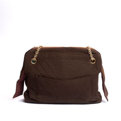Dans le goût de CHANEL. 
Sac porté épaule,...