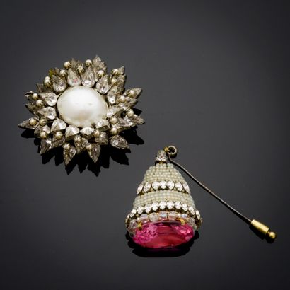 Ensemble de bijoux fantaisie comprenant :
-...