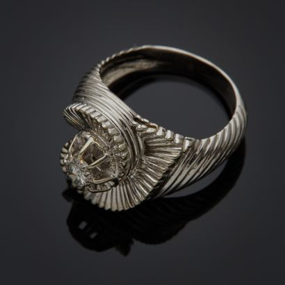 Bague tourbillon en or gris 18k, platine...