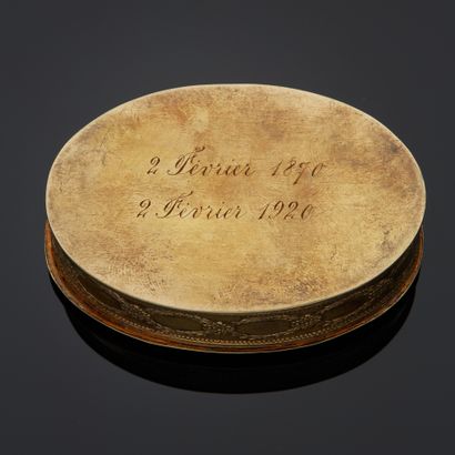 Boîte ovale dite tabatière en argent vermeil...