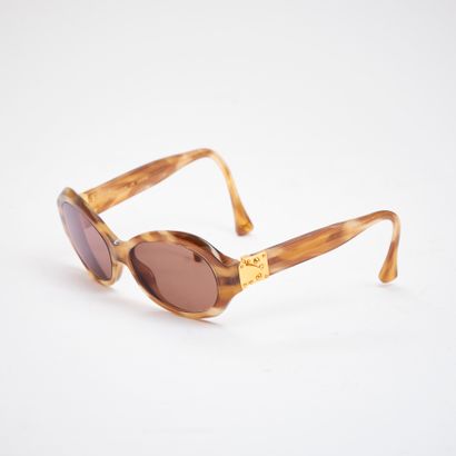 LOUIS VUITTON.
Paire de lunettes de soleil...