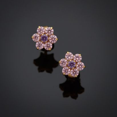 Paire de boutons d’oreille en or jaune 18k,...