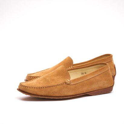Tod's. 
Paire de mocassins en daim cognac...