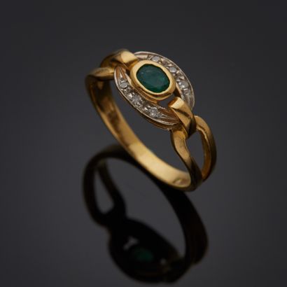 Bague en or jaune 18k sertie d'une émeraude...
