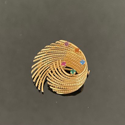 Broche en or rose 18k dessinée de fils d'or...