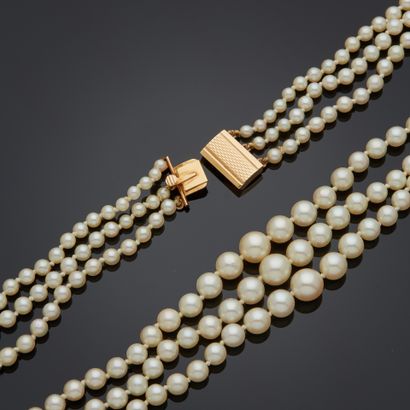 Collier à trois rangs de perles de culture...