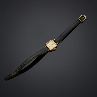 OMEGA.
Montre bracelet, boîtier carré curvex...