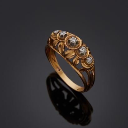 Bague en or jaune 18k sertie de cinq pierres...