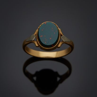 Bague en or 18k trois tons présentant une...