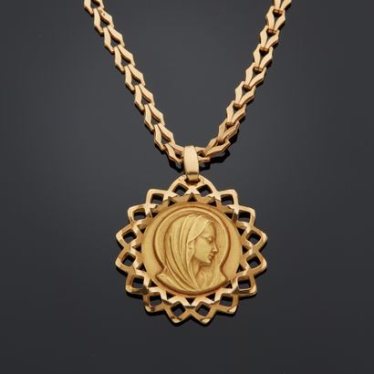 Médaille à la vierge en or rose 18k, accompagnée...