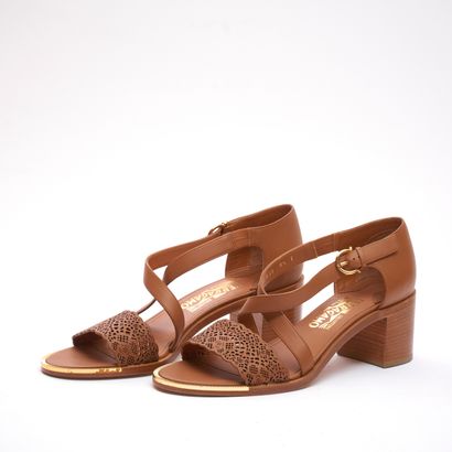 SALVATORE FERRAGAMO.
Paire de sandales en...