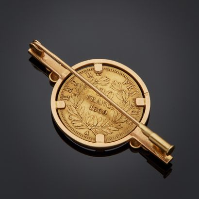 Broche barrette en or jaune 18k présentant...