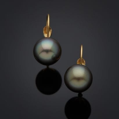 Paire de pendants d'oreille en or jaune 18k,...