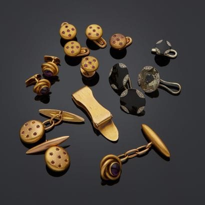 Ensemble en or 18k comprenant :
- un ensemble...