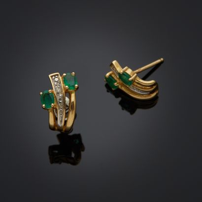Paire de boutons d'oreille en or jaune 18k,...