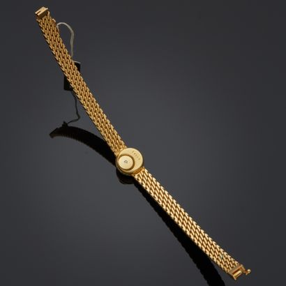 UTI.
Montre bracelet en or jaune 18k, boîtier...