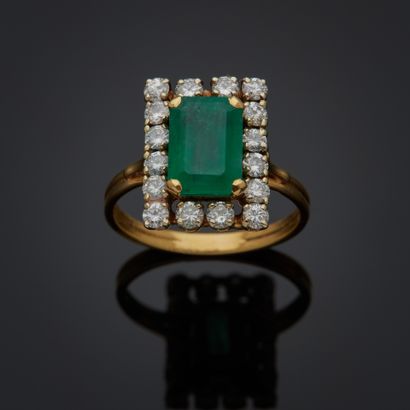 Bague en or jaune 18k sertie d'une émeraude...