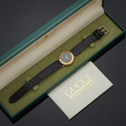 GUCCI. 
Montre bracelet, boîtier rond en...