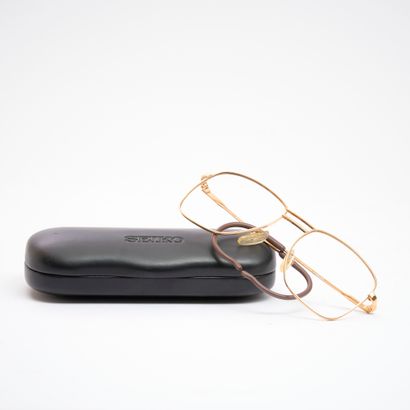 SLIHOUETTE.
Paire de lunettes en or jaune,...