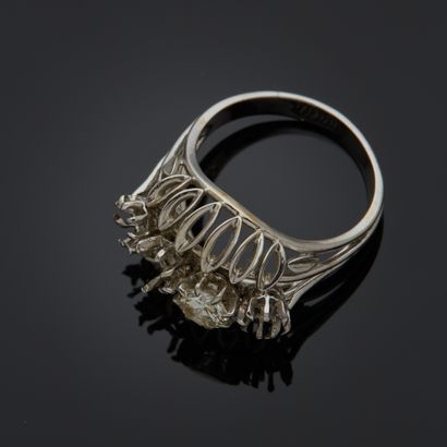Monture de bague en or gris 18k et platine...
