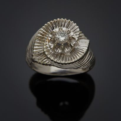 Bague tourbillon en or gris 18k, platine...