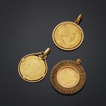 Trois pendentifs en or jaune 18k, chacun...