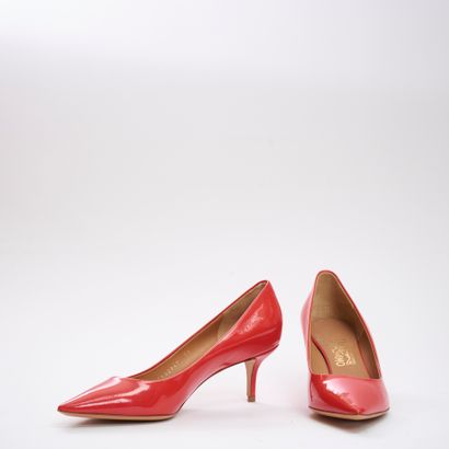 SALVATORE FERRAGAMO.
Paire d'escarpins en...