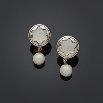 MONTBLANC.
Paire de pendants d'oreille en...